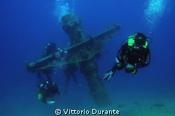 Divers on the wreck of "Laura C" by Vittorio Durante 